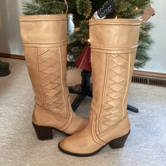 Tan Creamy Leather Fossil High Boots - Picture 14 of 14